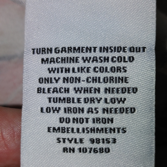 RUBY RD. SOUTHWESTERN PRINT VNECK BEADED TOP S - Picture 6 of 6